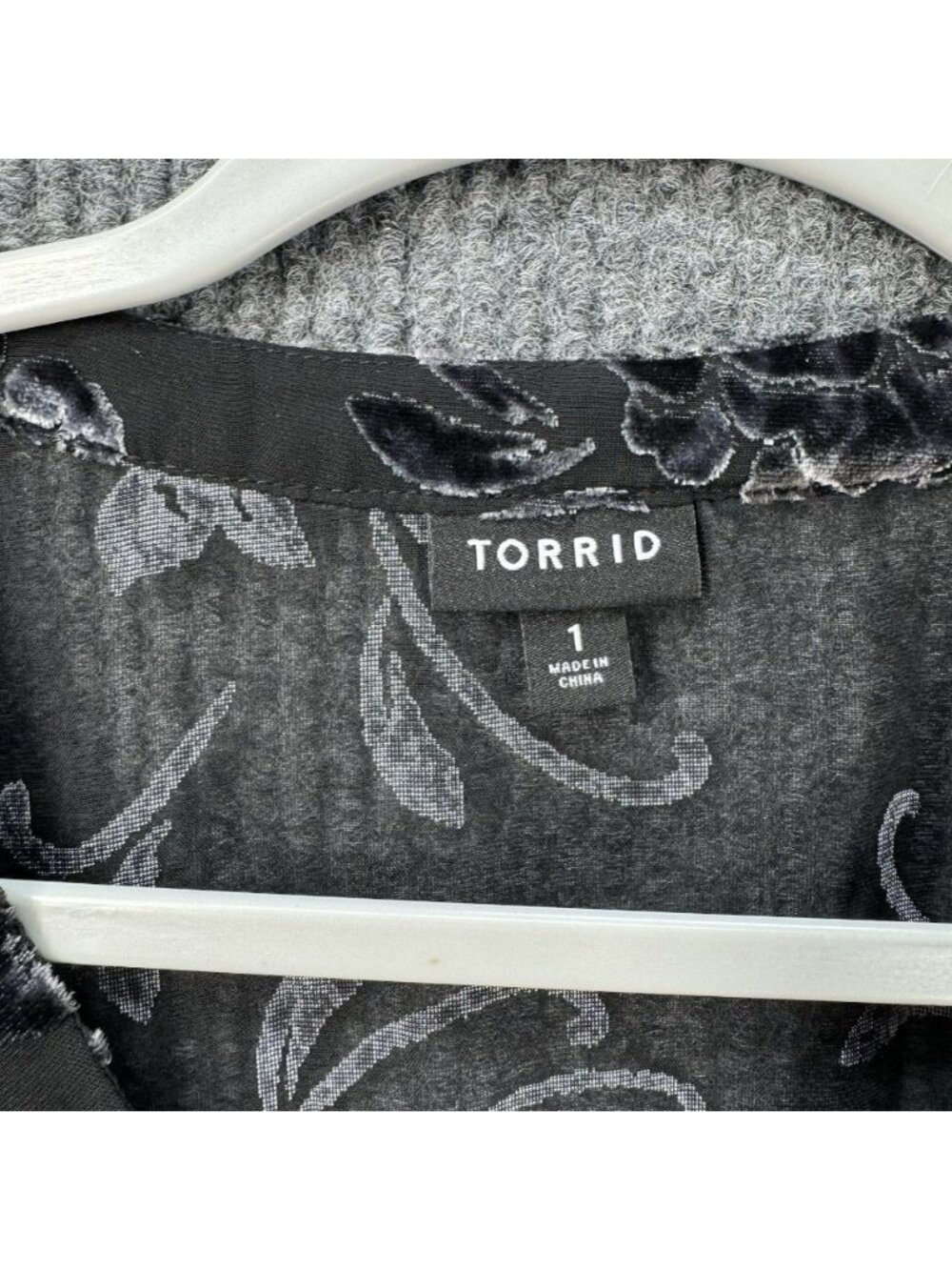 Torrid Burnout Velvet Sheer Top Womens 1 Black Floral Harper 3/4 Sleeve V-Neck - Picture 6 of 11